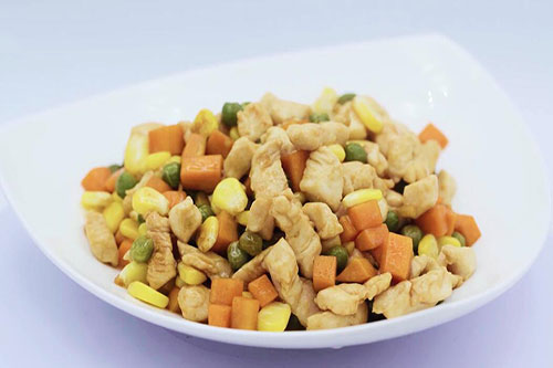 青豆红萝卜鸡丁的做法 青豆红萝卜鸡丁怎么做