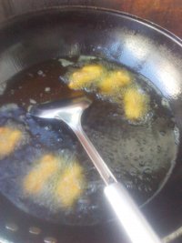 粘玉米面小麻花的做法步骤12