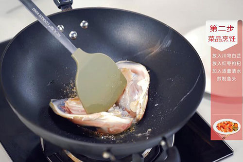 川穹白芷鱼头汤的做法 怎么做川穹白芷鱼头汤