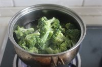 平菇炒西兰花的做法步骤4