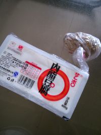 皮蛋豆腐的做法步骤1