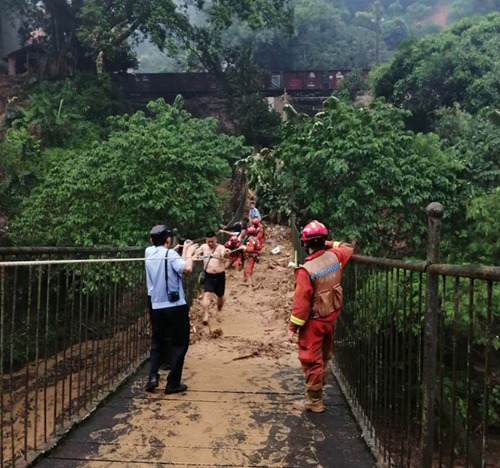 云南屏边遭遇大到暴雨致发生不同程度山洪、泥石流灾害