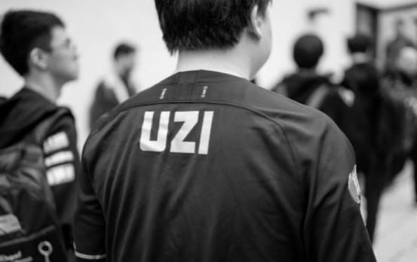 uzi退役声明完整版：感谢家人和婷婷