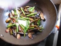 茄子炒豇豆的做法步骤9