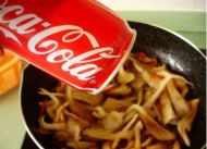 可乐鲜蘑盖饭的做法步骤6