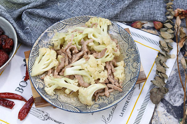 花菜炒肉的做法 怎么做花菜炒肉好吃