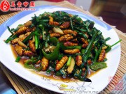 韭菜炒蚕蛹的做法步骤6
