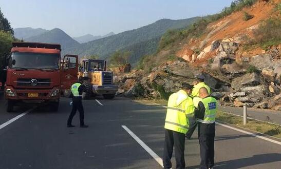 湖南武深高速路段发生山体滑坡 部分沿线收费站交通管制