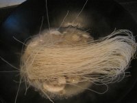 菠菜口蘑肉丝面的做法步骤6