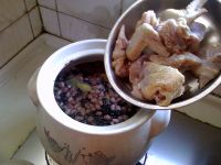 黑豆炖鸡汤的做法步骤4