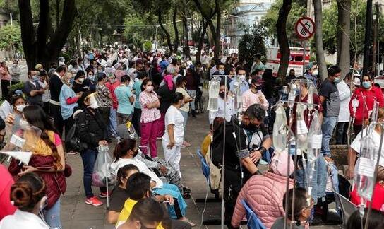 墨西哥7.5级地震后发生447次余震  地震感明显数千民众涌上街头避难