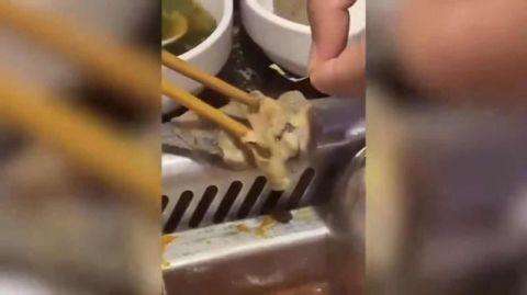 海底捞塑料乌鸡卷道歉