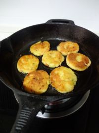 豆腐渣饼的做法步骤9