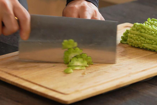 清炒苦瓜的家常做法 清炒苦瓜怎么做好吃