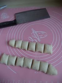 荠菜烫面小笼包的做法步骤8
