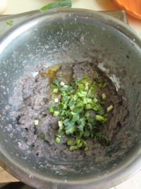 葱香虾饼的做法步骤3