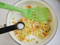 小鸡出壳豆芽菜的做法步骤7