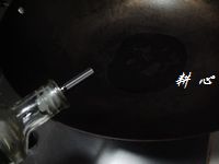 爆炒三文鱼皮的做法步骤3