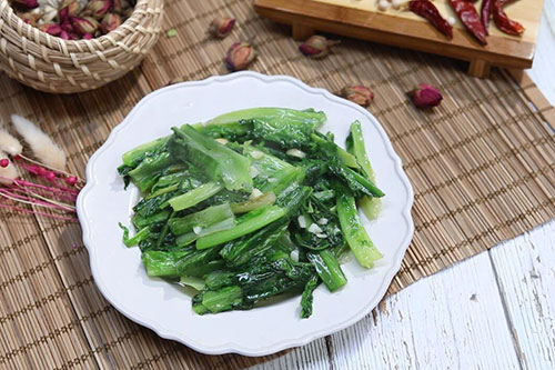 蒜蓉油麦菜的做法 怎样炒蒜蓉油麦菜