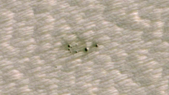 NASA开发的创新型人工智能工帮助科学家在火星上发现过去10年中形成的陨石坑