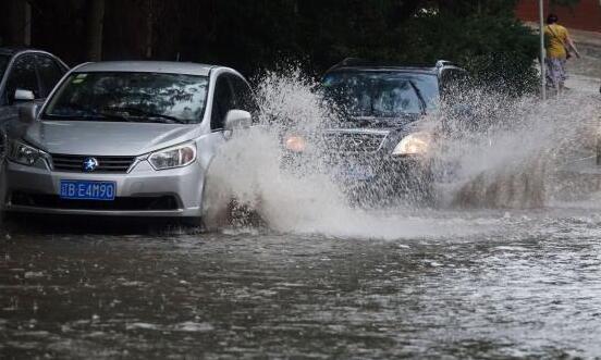 大连市发布暴雨黄色预警 航班取消4架次港客滚船全部停航