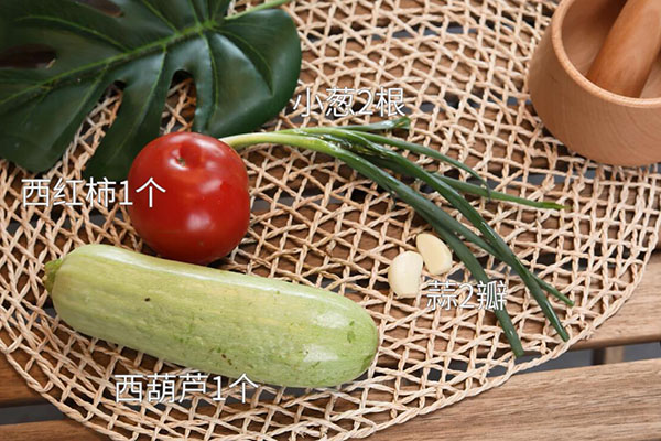 西红柿炒西葫芦的做法 西红柿炒西葫芦怎么做