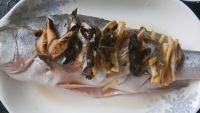 家蒸鲈鱼的做法步骤7