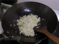 红肠香菇炒饭的做法步骤3