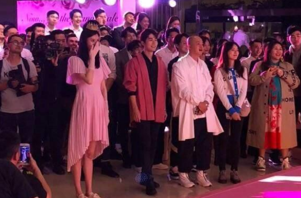 何猷君审美是怎么回事 何猷君求婚现场的审美遭到质疑