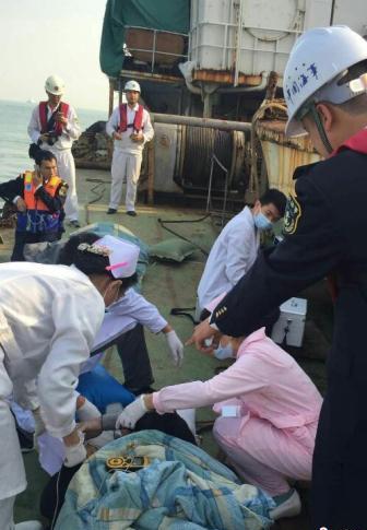 珠江口货轮碰撞事故沉船中已救出9人 尚有5人被困