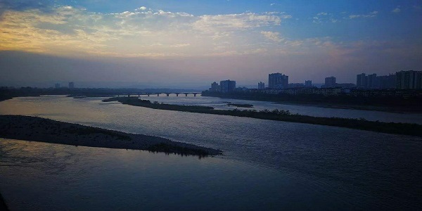 ​青衣江因什么而得名