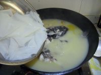 粉皮白菜鲢鱼汤的做法步骤9