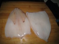 鲜鱿炒荷兰豆的做法步骤1