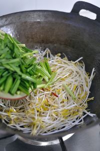 清炒绿豆芽的做法步骤7