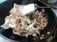 平菇炒肉的做法步骤16