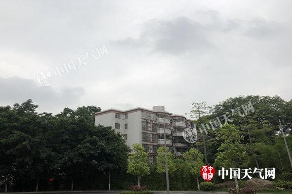 今天中午，广州天空云量增多_副本.jpg