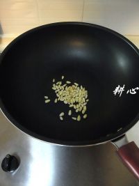 坚果炒秋葵的做法步骤5