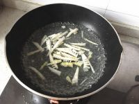 春笋扒韭的做法步骤2