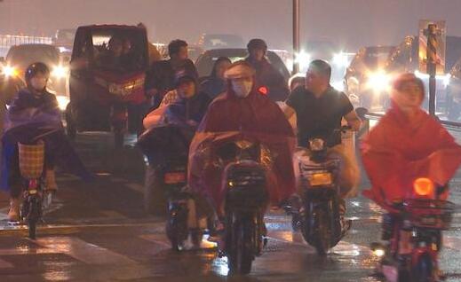 山东拉响暴雨黄色预警信号 今明全省雨势依然猛烈