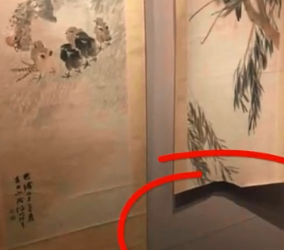 名画被熊孩子撕毁是怎么回事 熊孩子撕名画的时候家长在干嘛