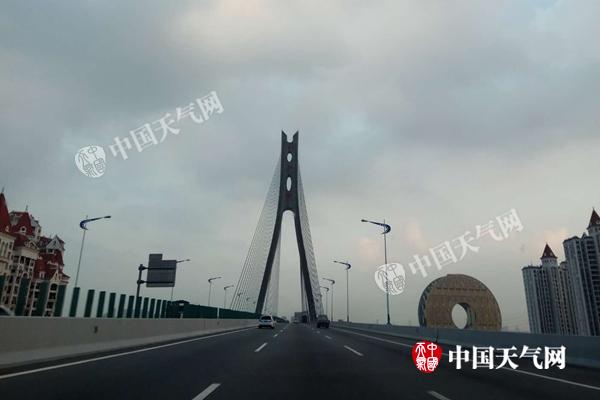 冷空气驱散广东高温 第20号台风或生成风雨来袭