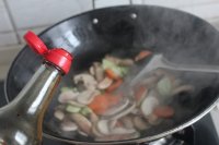 平菇炒西兰花的做法步骤7
