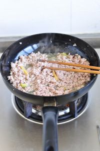 芽菜肉酱面的做法步骤3