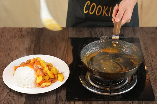 咖喱鸡肉饭怎么做 咖喱鸡肉饭的简单做法