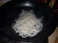 香菇肉丁乌冬面的做法步骤1