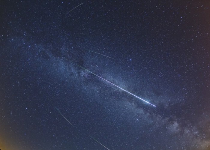 “英仙座流星雨”