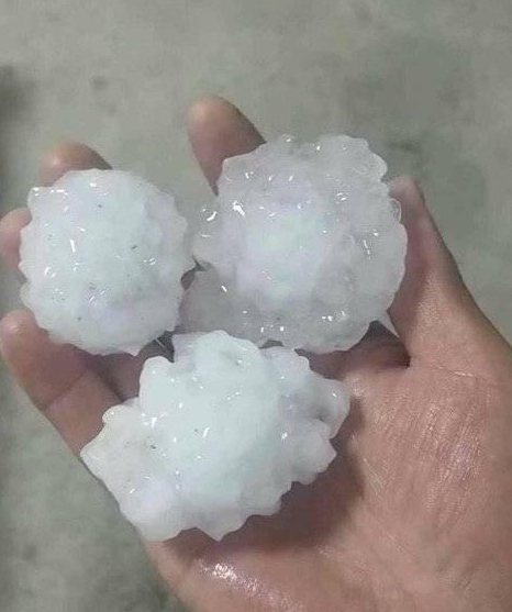 山东冰雹有多大？拳头大冰雹现场图你见过吗？