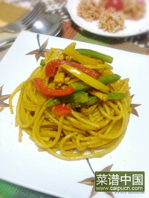 咖喱鸡丝炒意粉