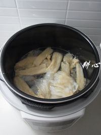 天麻竹荪乌鸡汤的做法步骤7