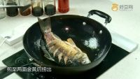 红烧鲫鱼的做法步骤3